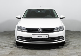 Подержанный автомобиль Volkswagen Jetta Sedan 2017 года (2 фото)
