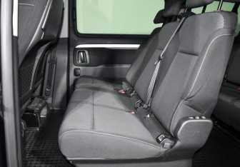 Подержанный автомобиль Peugeot Traveller 2021 года (11 фото)