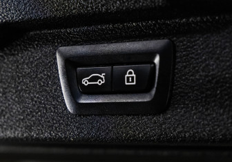 Подержанный автомобиль BMW X5 2015 года (34 фото)