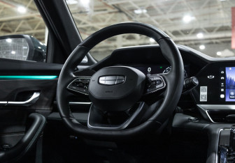 Подержанный автомобиль Geely Monjaro 2025 года (24 фото)