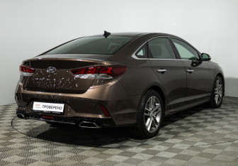 Подержанный автомобиль Hyundai Sonata 2017 года (5 фото)