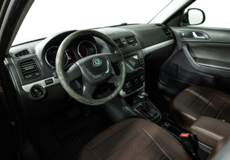 Подержанный автомобиль Skoda Yeti 2012 года (11 фото)