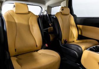 Подержанный автомобиль Kia Carnival 2022 года (24 фото)