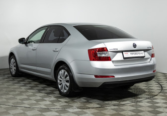 Подержанный автомобиль Skoda Octavia Liftback 2016 года (7 фото)