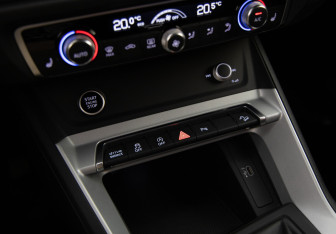 Подержанный автомобиль Audi Q3 Sportback 2020 года (17 фото)