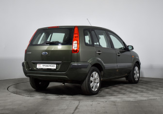 Подержанный автомобиль Ford Fusion 2007 года (5 фото)