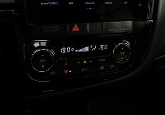 Подержанный автомобиль Mitsubishi Outlander 2013 года (14 фото)