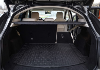 Подержанный автомобиль Jaguar E-Pace 2018 года (31 фото)