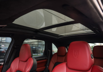 Подержанный автомобиль Porsche Cayenne 2014 года (30 фото)