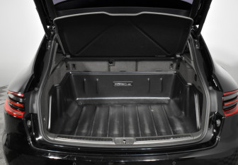 Подержанный автомобиль Porsche Macan 2017 года (23 фото)