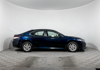 Подержанный автомобиль Toyota Camry Sedan 2019 года (4 фото)