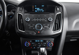 Подержанный автомобиль Ford Focus Wagon 2016 года (16 фото)