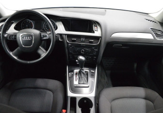 Подержанный автомобиль Audi A4 Sedan 2011 года (14 фото)
