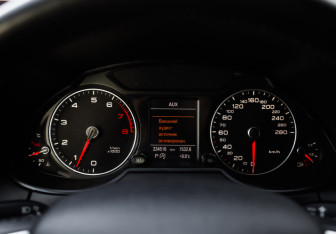 Подержанный автомобиль Audi Q5 2012 года (11 фото)