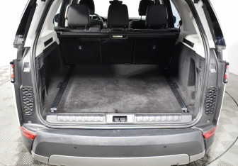 Подержанный автомобиль Land Rover Discovery 2017 года (17 фото)