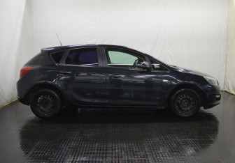 Подержанный автомобиль Opel Astra Hatchback 2013 года (4 фото)