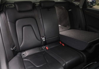Подержанный автомобиль Audi A4 Sedan 2014 года (23 фото)