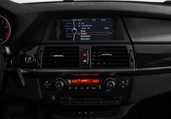 Подержанный автомобиль BMW X5 2013 года (18 фото)