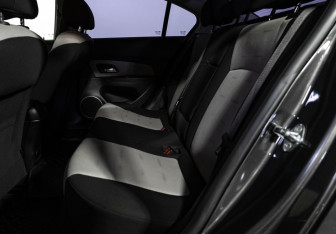Подержанный автомобиль Chevrolet Cruze Sedan 2011 года (10 фото)