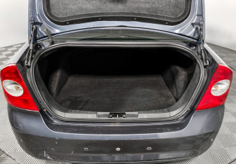 Подержанный автомобиль Ford Focus Sedan 2011 года (18 фото)