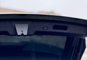 Подержанный автомобиль Geely Atlas 2024 года (10 фото)