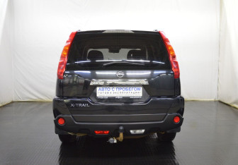 Подержанный автомобиль Nissan X-Trail 2010 года (6 фото)