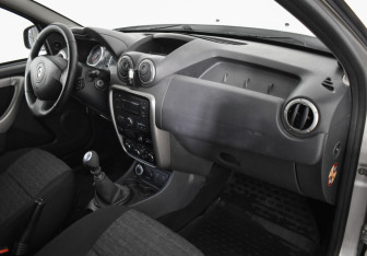 Подержанный автомобиль Renault Duster 2014 года (12 фото)