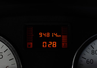 Подержанный автомобиль Renault Sandero 2013 года (14 фото)