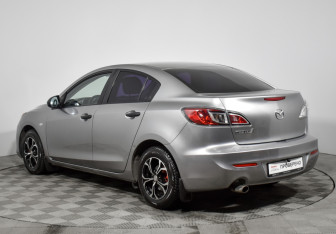 Подержанный автомобиль Mazda 3 Sedan 2011 года (7 фото)