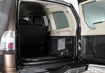 Подержанный автомобиль Mitsubishi Pajero 2017 года (32 фото)