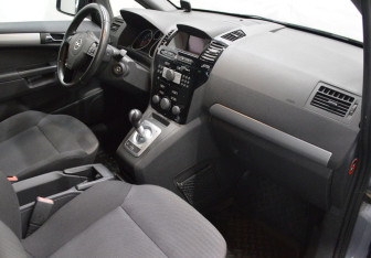 Подержанный автомобиль Opel Zafira Compactvan 2011 года (12 фото)