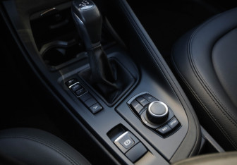 Подержанный автомобиль BMW X1 2017 года (21 фото)