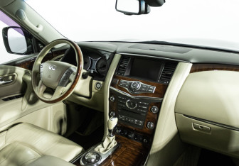 Подержанный автомобиль Infiniti QX80 2015 года (9 фото)
