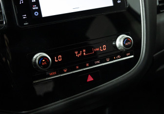 Подержанный автомобиль Mitsubishi Outlander 2021 года (17 фото)