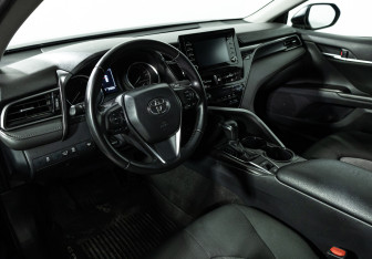 Подержанный автомобиль Toyota Camry Sedan 2021 года (11 фото)