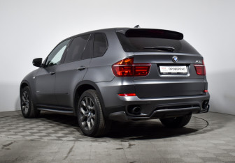 Подержанный автомобиль BMW X5 2013 года (7 фото)
