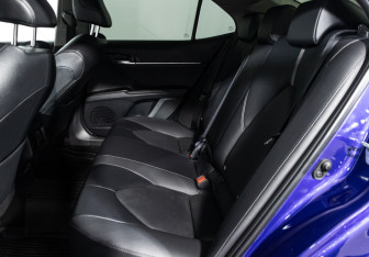 Подержанный автомобиль Toyota Camry Sedan 2021 года (10 фото)