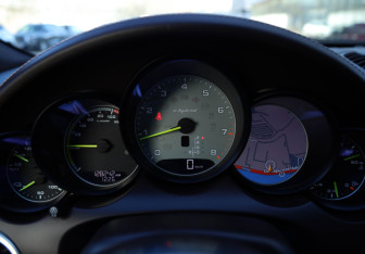 Подержанный автомобиль Porsche Cayenne 2015 года (10 фото)