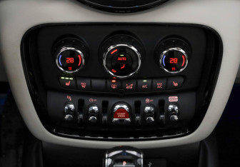 Подержанный автомобиль MINI Clubman Wagon 2022 года (14 фото)