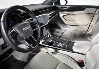 Подержанный автомобиль Audi A7 2018 года (9 фото)