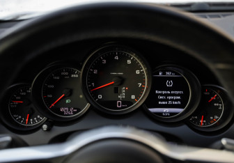 Подержанный автомобиль Porsche Cayenne 2015 года (14 фото)