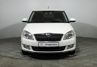 Подержанный автомобиль Skoda Fabia Hatchback 2013 года (2 фото)