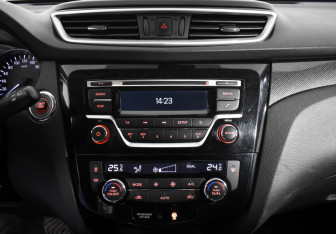 Подержанный автомобиль Nissan X-Trail 2017 года (16 фото)