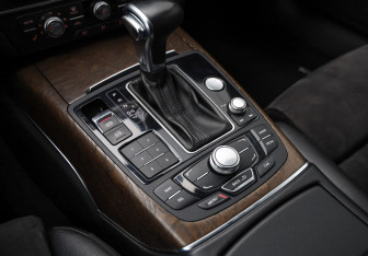 Подержанный автомобиль Audi A6 Sedan 2013 года (21 фото)