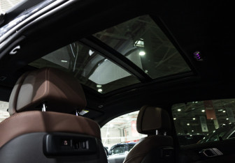 Подержанный автомобиль BMW X6 2022 года (20 фото)
