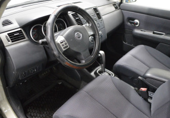 Подержанный автомобиль Nissan Tiida Sedan 2008 года (10 фото)