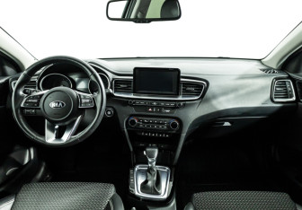 Подержанный автомобиль Kia Ceed Hatchback 2019 года (13 фото)