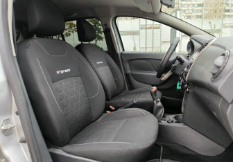 Подержанный автомобиль Renault Sandero 2016 года (8 фото)