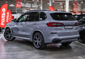 Подержанный автомобиль BMW X5 2019 года (11 фото)