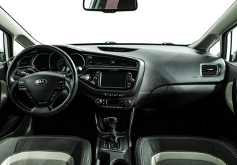 Подержанный автомобиль Kia Ceed Hatchback 2017 года (13 фото)